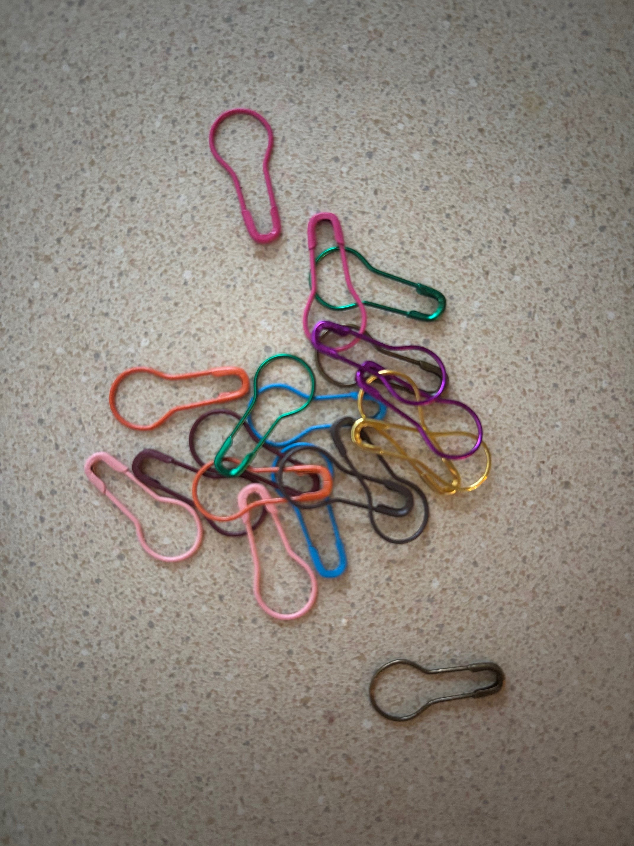 Self locking markers